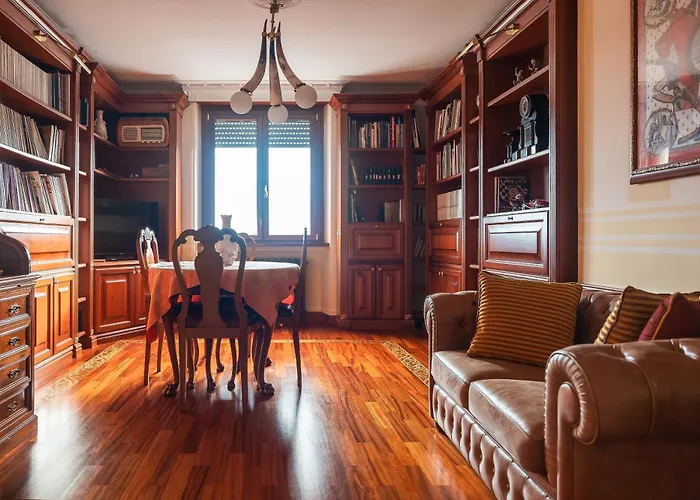 Regal House Navigatori 23 בית הארחה